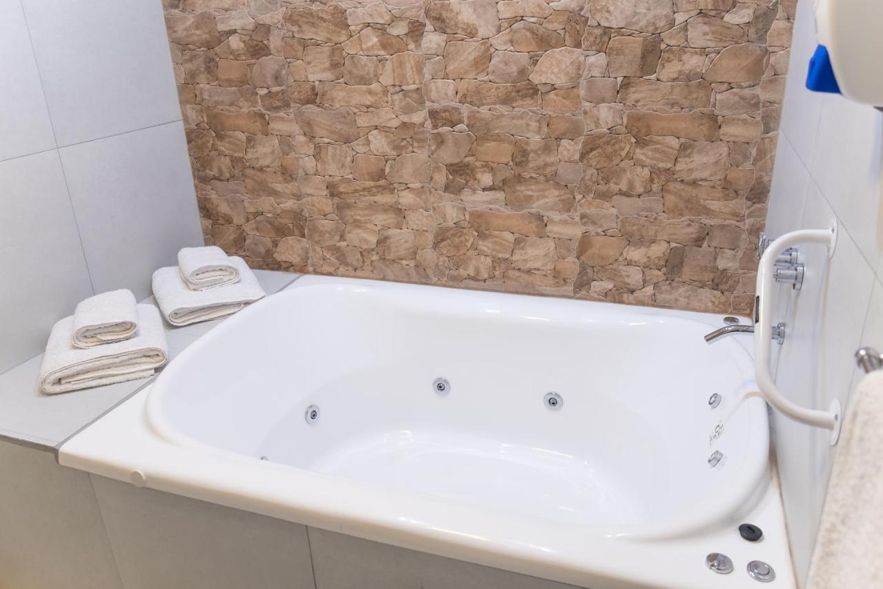 Augusta Deluxe Apartment Салта Екстериор снимка